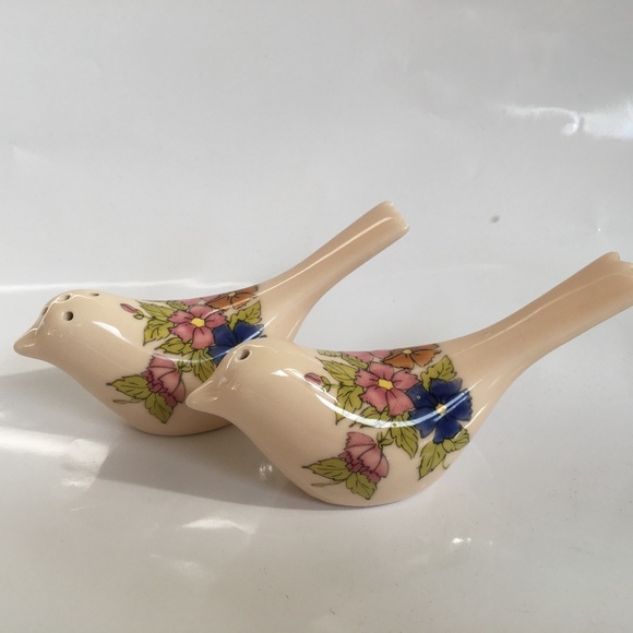 Vintage Ceramic Birds Salt & Pepper Shakers Floral Pattern 5 1/1" Long - Picture 5 of 7
